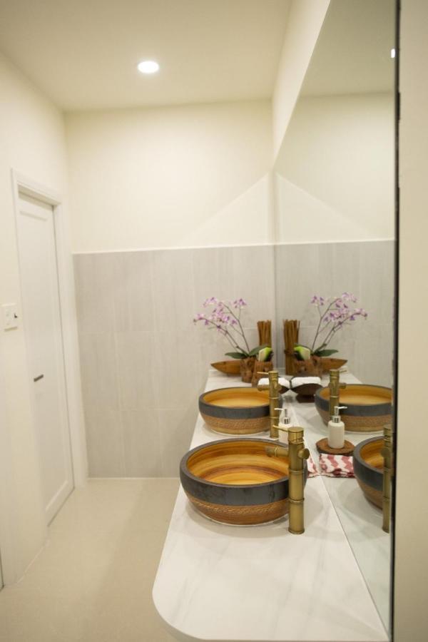 Ruby Hotel Ho Chi Minh City Exterior photo